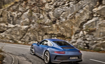 2018 Porsche 911 GT3 with Touring Package Rear Three-Quarter Wallpapers 450x275 (66)