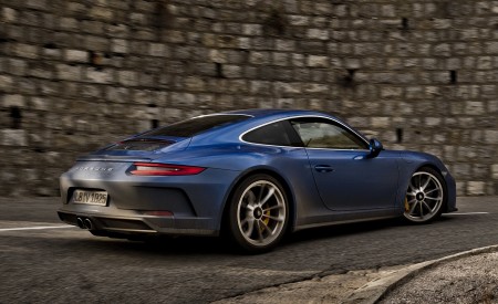 2018 Porsche 911 GT3 with Touring Package Rear Three-Quarter Wallpapers 450x275 (67)