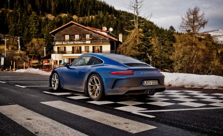 2018 Porsche 911 GT3 with Touring Package Rear Three-Quarter Wallpapers 450x275 (69)