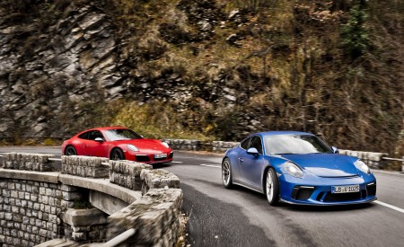 2018 Porsche 911 GT3 with Touring Package and 911 Carrera T Front Three-Quarter Wallpapers 450x275 (22)
