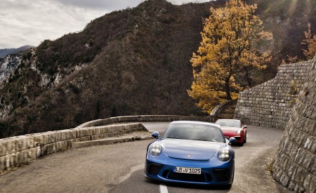 2018 Porsche 911 GT3 with Touring Package and 911 Carrera T Front Wallpapers 450x275 (23)