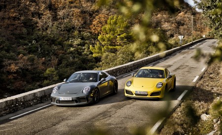 2018 Porsche 911 GT3 with Touring Package and 911 Carrera T Front Wallpapers 450x275 (5)
