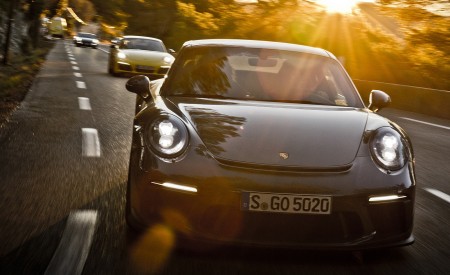 2018 Porsche 911 GT3 with Touring Package and 911 Carrera T Front Wallpapers 450x275 (18)