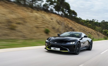 2019 Aston Martin Vantage (Onyx Black) Front Three-Quarter Wallpapers 450x275 (57)