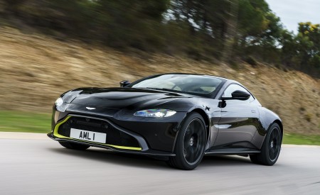 2019 Aston Martin Vantage (Onyx Black) Front Three-Quarter Wallpapers 450x275 (47)