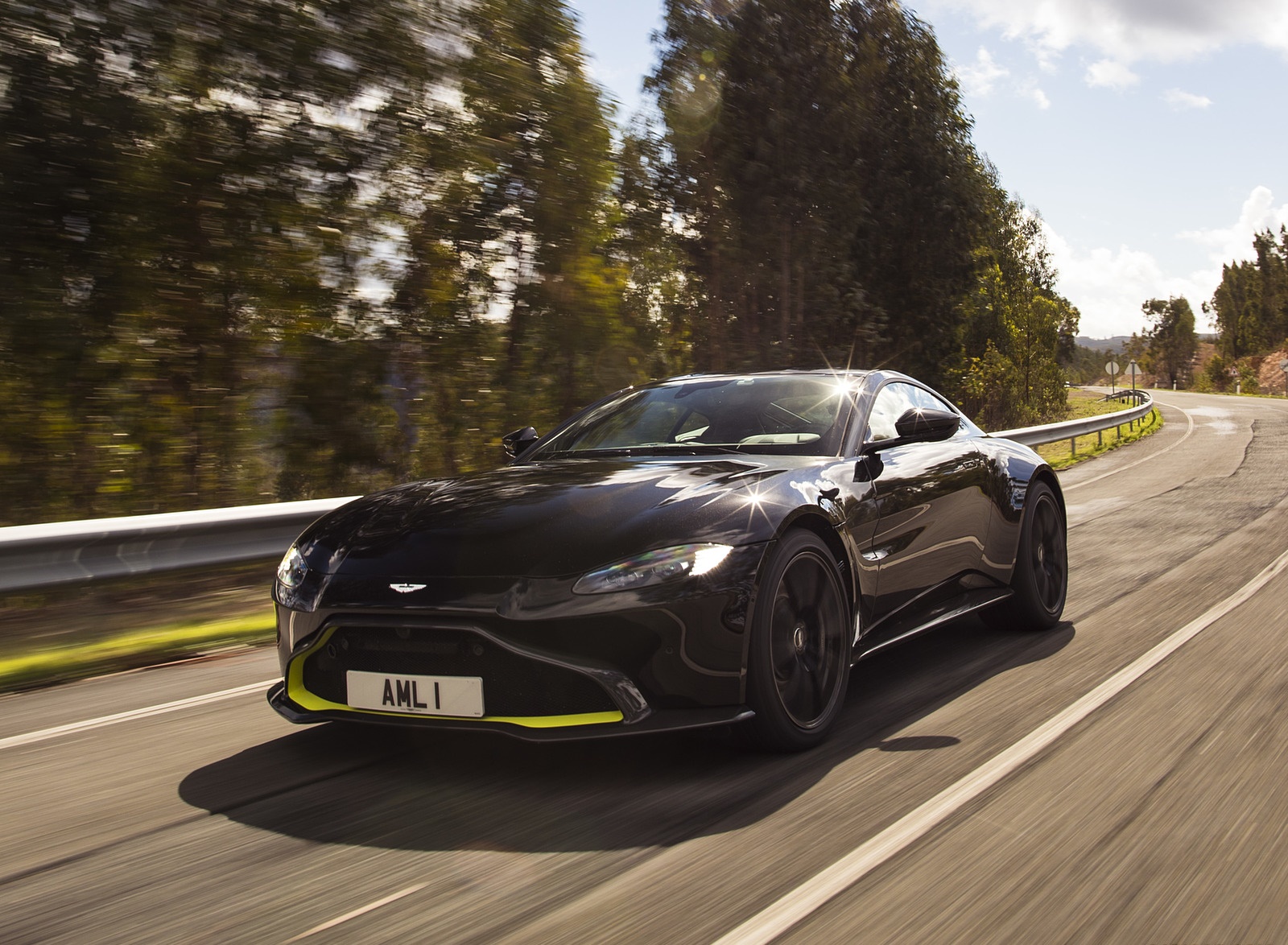2019 Aston Martin Vantage (Onyx Black) Front Three-Quarter Wallpapers (2)