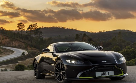 2019 Aston Martin Vantage (Onyx Black) Front Three-Quarter Wallpapers 450x275 (66)