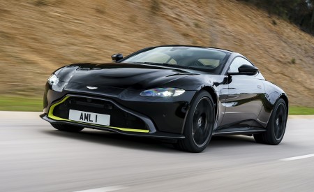 2019 Aston Martin Vantage (Onyx Black) Front Three-Quarter Wallpapers 450x275 (58)