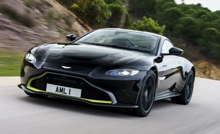 2019 Aston Martin Vantage (Onyx Black) Front Three-Quarter Wallpapers 450x275 (48)