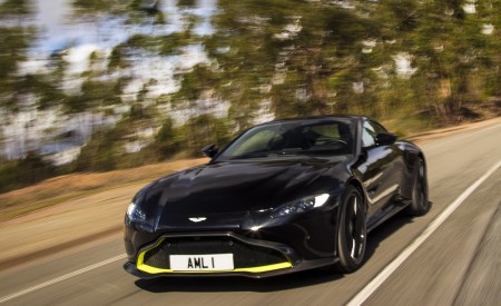 2019 Aston Martin Vantage (Onyx Black) Front Three-Quarter Wallpapers 450x275 (4)