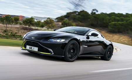 2019 Aston Martin Vantage (Onyx Black) Front Three-Quarter Wallpapers 450x275 (50)