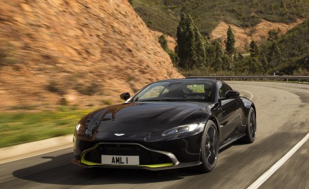 2019 Aston Martin Vantage (Onyx Black) Front Three-Quarter Wallpapers 450x275 (5)