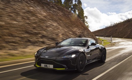 2019 Aston Martin Vantage (Onyx Black) Front Three-Quarter Wallpapers 450x275 (6)
