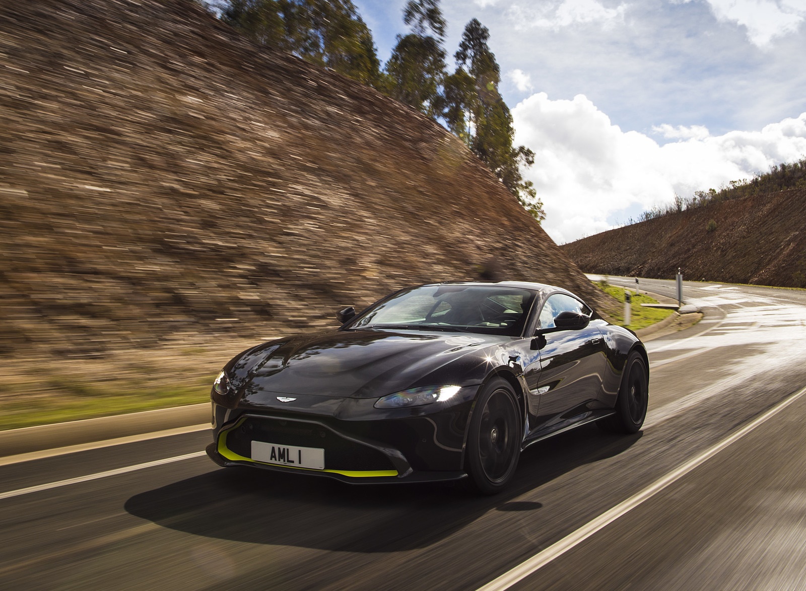 2019 Aston Martin Vantage (Onyx Black) Front Three-Quarter Wallpapers (6)