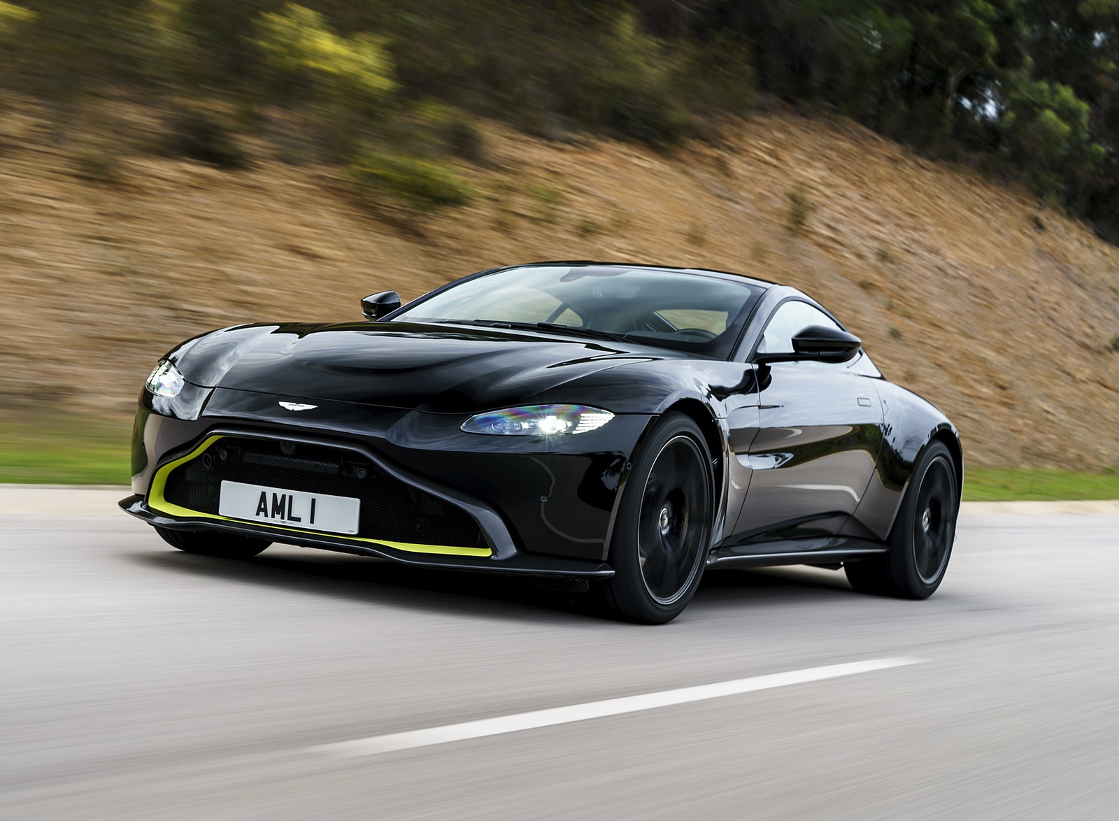 2019 Aston Martin Vantage (Onyx Black) Front Three-Quarter Wallpapers (8)