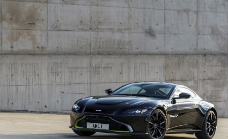 2019 Aston Martin Vantage (Onyx Black) Front Three-Quarter Wallpapers 450x275 (80)