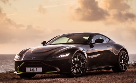 2019 Aston Martin Vantage (Onyx Black) Front Three-Quarter Wallpapers 450x275 (69)