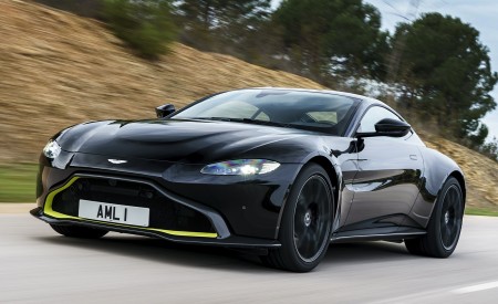 2019 Aston Martin Vantage (Onyx Black) Front Three-Quarter Wallpapers 450x275 (51)