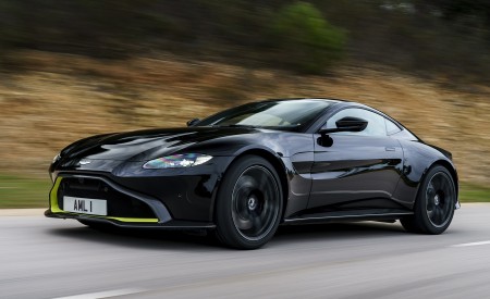 2019 Aston Martin Vantage (Onyx Black) Front Three-Quarter Wallpapers 450x275 (35)