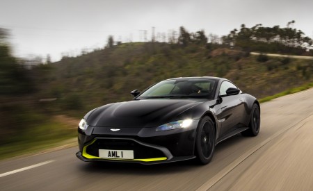 2019 Aston Martin Vantage (Onyx Black) Front Three-Quarter Wallpapers 450x275 (14)