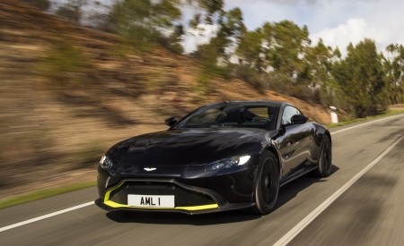 2019 Aston Martin Vantage (Onyx Black) Front Three-Quarter Wallpapers 450x275 (9)