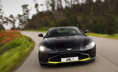 2019 Aston Martin Vantage (Onyx Black) Front Wallpapers 450x275 (23)