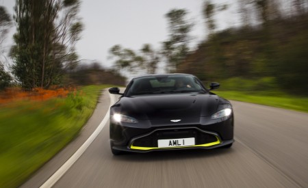 2019 Aston Martin Vantage (Onyx Black) Front Wallpapers 450x275 (15)