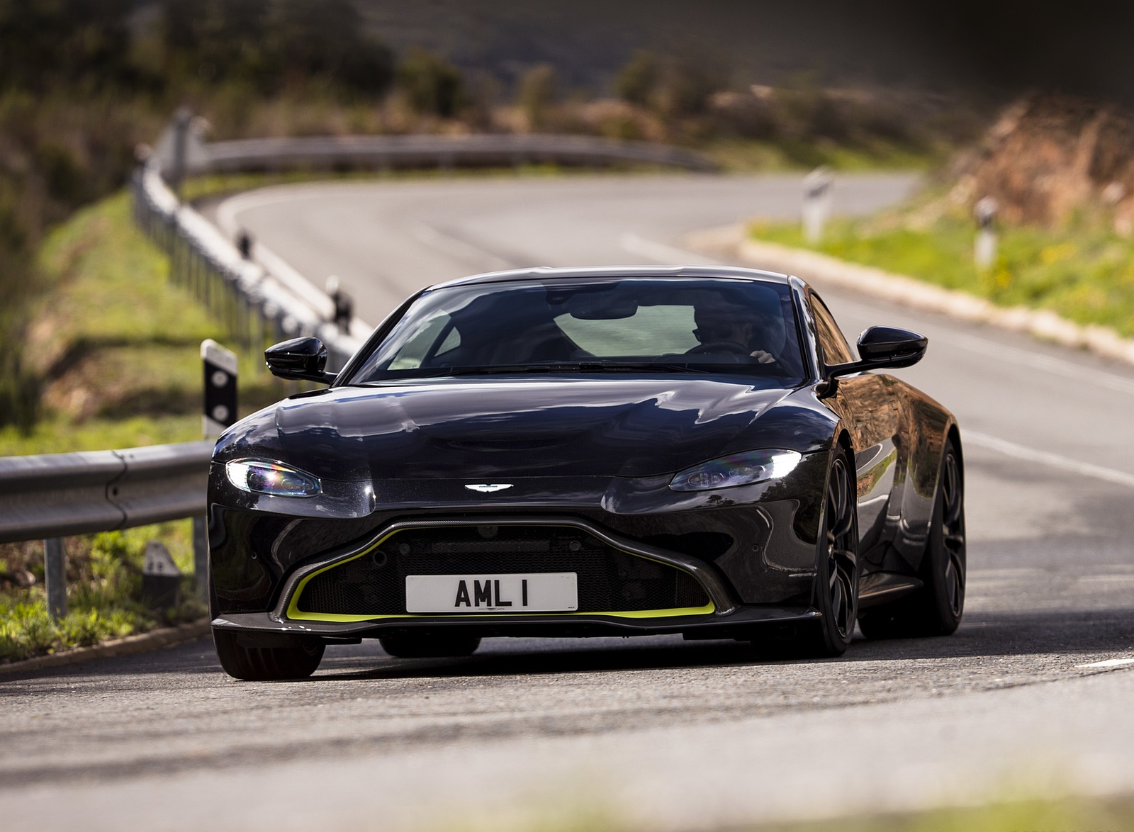 2019 Aston Martin Vantage (Onyx Black) Front Wallpapers (10)