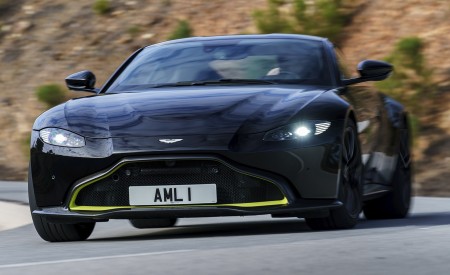 2019 Aston Martin Vantage (Onyx Black) Front Wallpapers 450x275 (52)