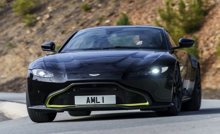 2019 Aston Martin Vantage (Onyx Black) Front Wallpapers 450x275 (18)