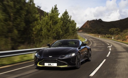 2019 Aston Martin Vantage (Onyx Black) Front Wallpapers 450x275 (11)