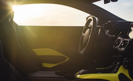 2019 Aston Martin Vantage (Onyx Black) Interior Wallpapers 450x275 (116)