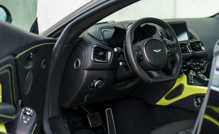 2019 Aston Martin Vantage (Onyx Black) Interior Wallpapers 450x275 (109)