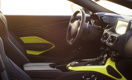 2019 Aston Martin Vantage (Onyx Black) Interior Wallpapers 450x275 (121)