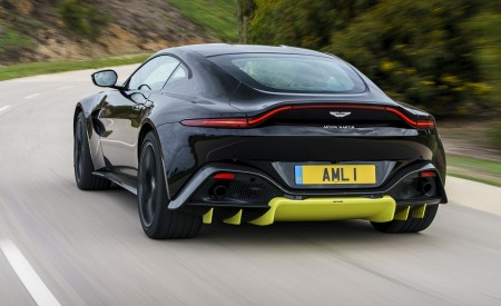2019 Aston Martin Vantage (Onyx Black) Rear Three-Quarter Wallpapers 450x275 (71)