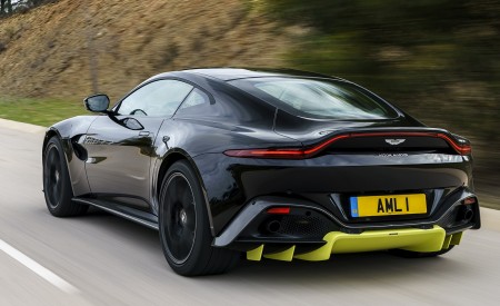 2019 Aston Martin Vantage (Onyx Black) Rear Three-Quarter Wallpapers 450x275 (53)