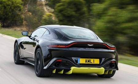 2019 Aston Martin Vantage (Onyx Black) Rear Three-Quarter Wallpapers 450x275 (72)