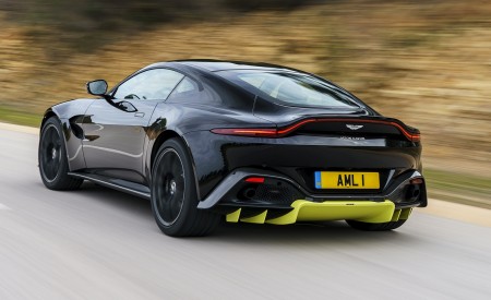 2019 Aston Martin Vantage (Onyx Black) Rear Three-Quarter Wallpapers 450x275 (54)