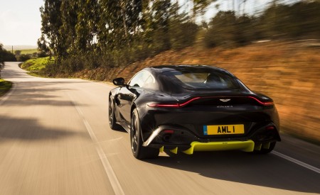 2019 Aston Martin Vantage (Onyx Black) Rear Wallpapers 450x275 (27)