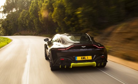 2019 Aston Martin Vantage (Onyx Black) Rear Wallpapers 450x275 (28)