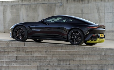 2019 Aston Martin Vantage (Onyx Black) Side Wallpapers 450x275 (83)