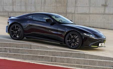 2019 Aston Martin Vantage (Onyx Black) Side Wallpapers 450x275 (85)