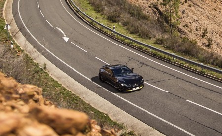 2019 Aston Martin Vantage (Onyx Black) Top Wallpapers 450x275 (12)