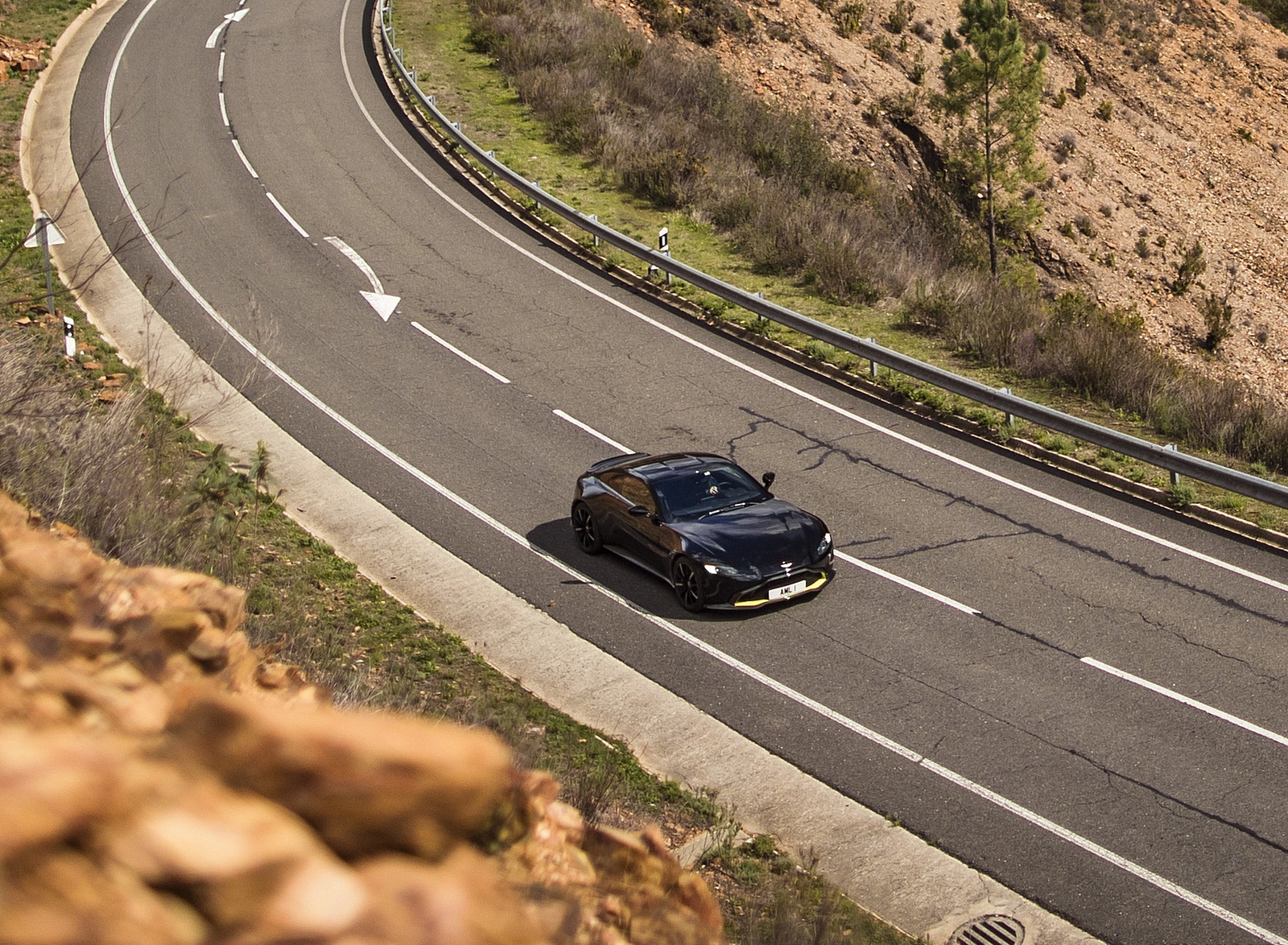 2019 Aston Martin Vantage (Onyx Black) Top Wallpapers (12)