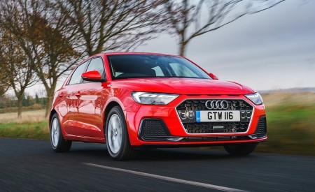 2019 Audi A1 Sportback 30 TFSI (UK-Spec) Front Three-Quarter Wallpapers 450x275 (7)