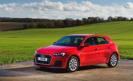 2019 Audi A1 Sportback 30 TFSI (UK-Spec) Front Three-Quarter Wallpapers 450x275 (36)