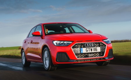 2019 Audi A1 Sportback 30 TFSI (UK-Spec) Front Three-Quarter Wallpapers 450x275 (8)