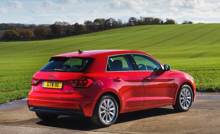 2019 Audi A1 Sportback 30 TFSI (UK-Spec) Rear Three-Quarter Wallpapers 450x275 (39)