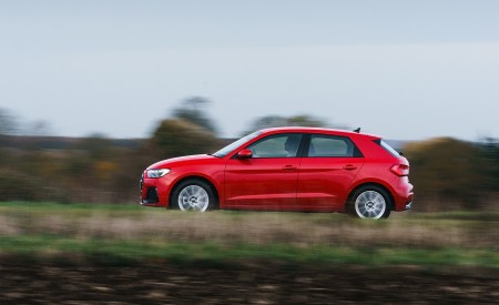 2019 Audi A1 Sportback 30 TFSI (UK-Spec) Side Wallpapers 450x275 (31)