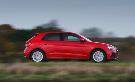 2019 Audi A1 Sportback 30 TFSI (UK-Spec) Side Wallpapers 450x275 (34)